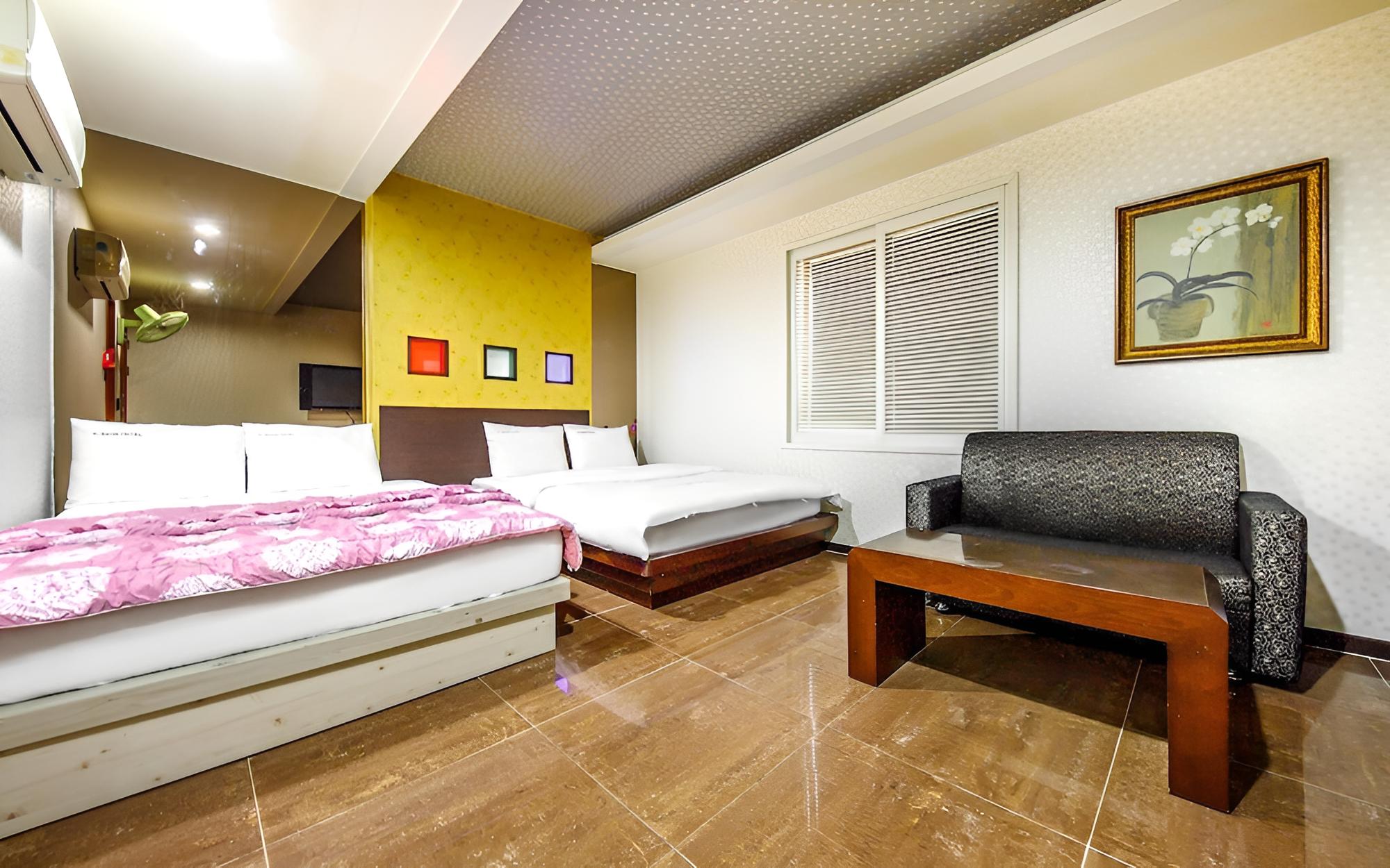 Room (Twin) photo 1
