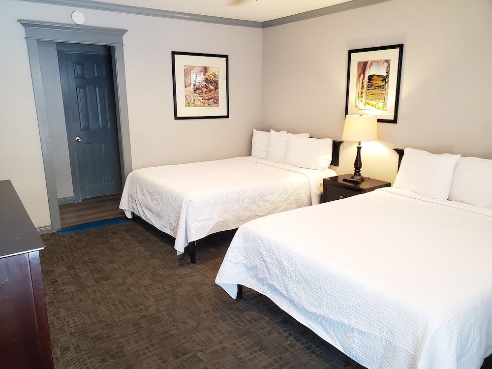 Suite, 2 Queen Beds photo 1