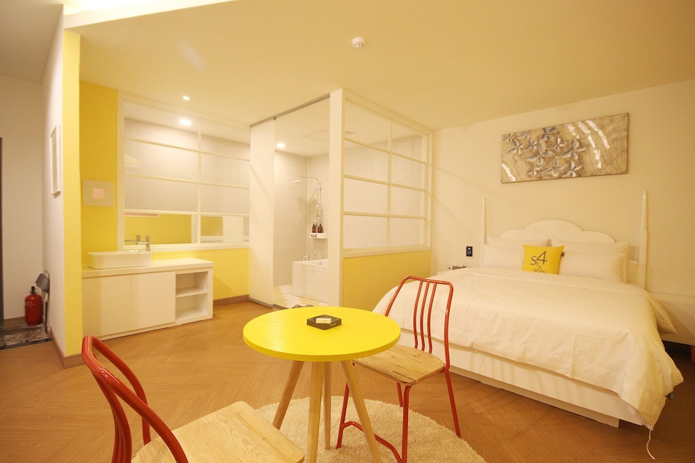 Deluxe Double Room, Non Smoking - Photo 1