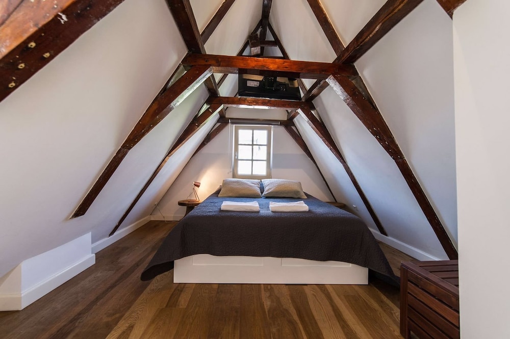 City Room photo 1