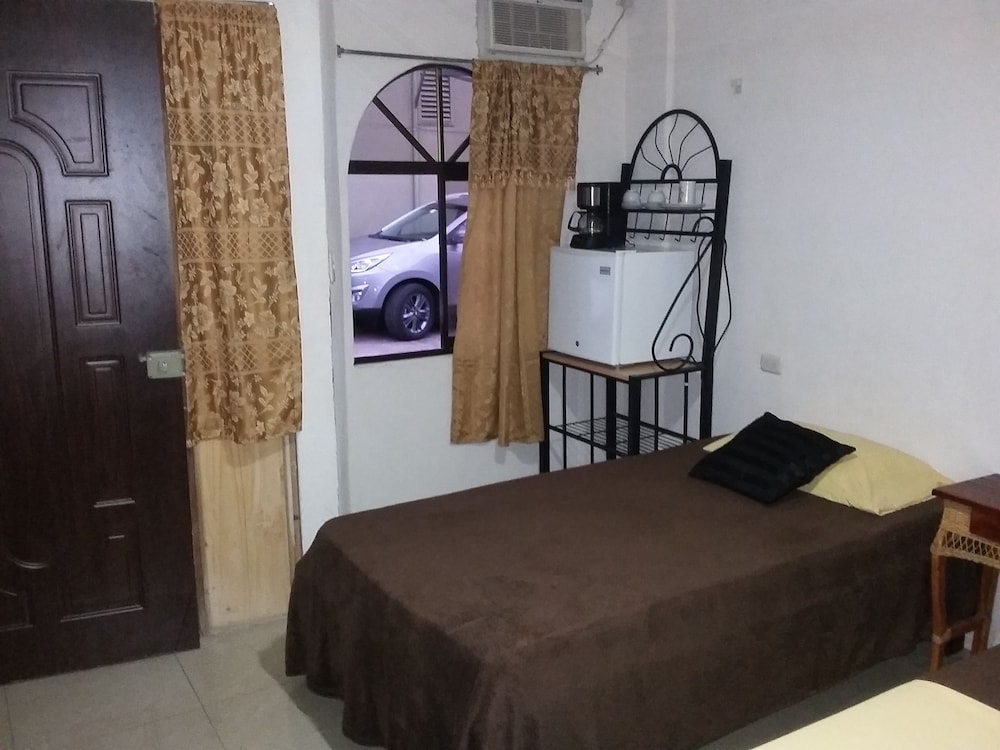 Standard Triple Room, 1 Bedroom, Refrigerator photo 1