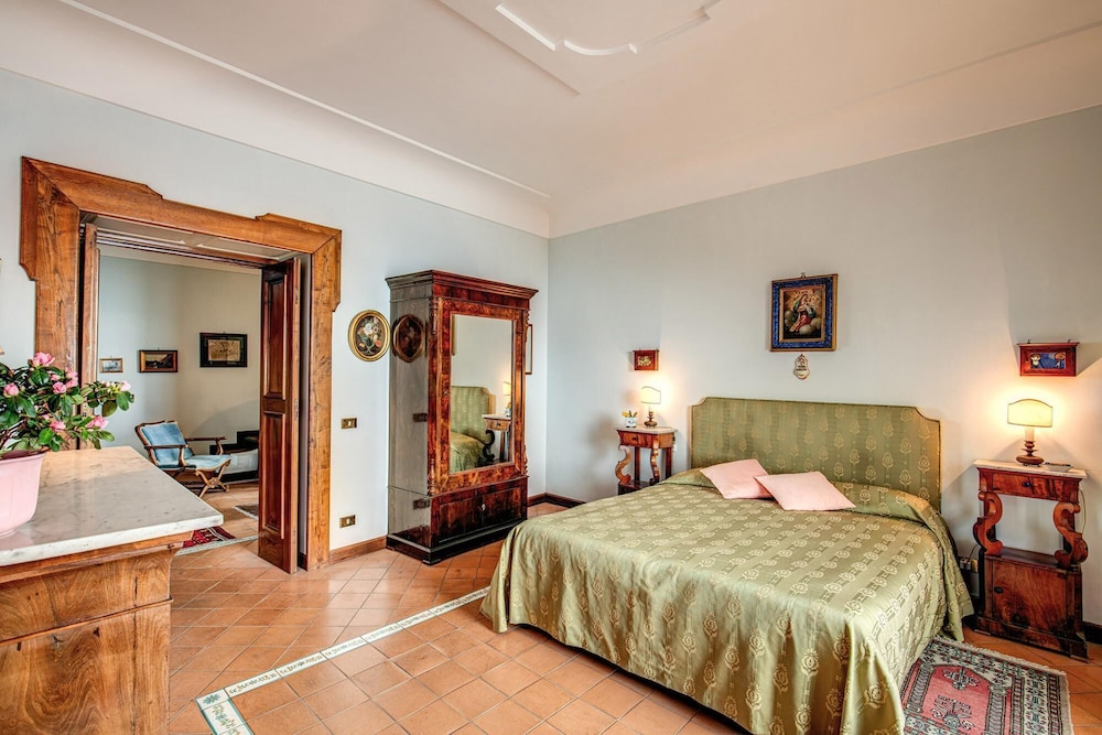 Villa photo 1