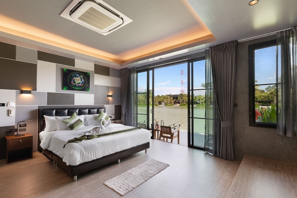Superior Room, 1 King Bed, Terrace, Lake View