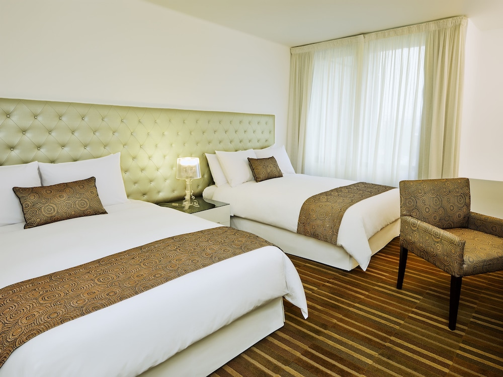 Premium Twin Room - Photo 3