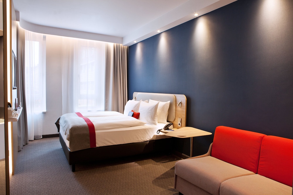 Standard Room, 1 Queen Bed with Sofa bed (Top Floor) - Photo 1