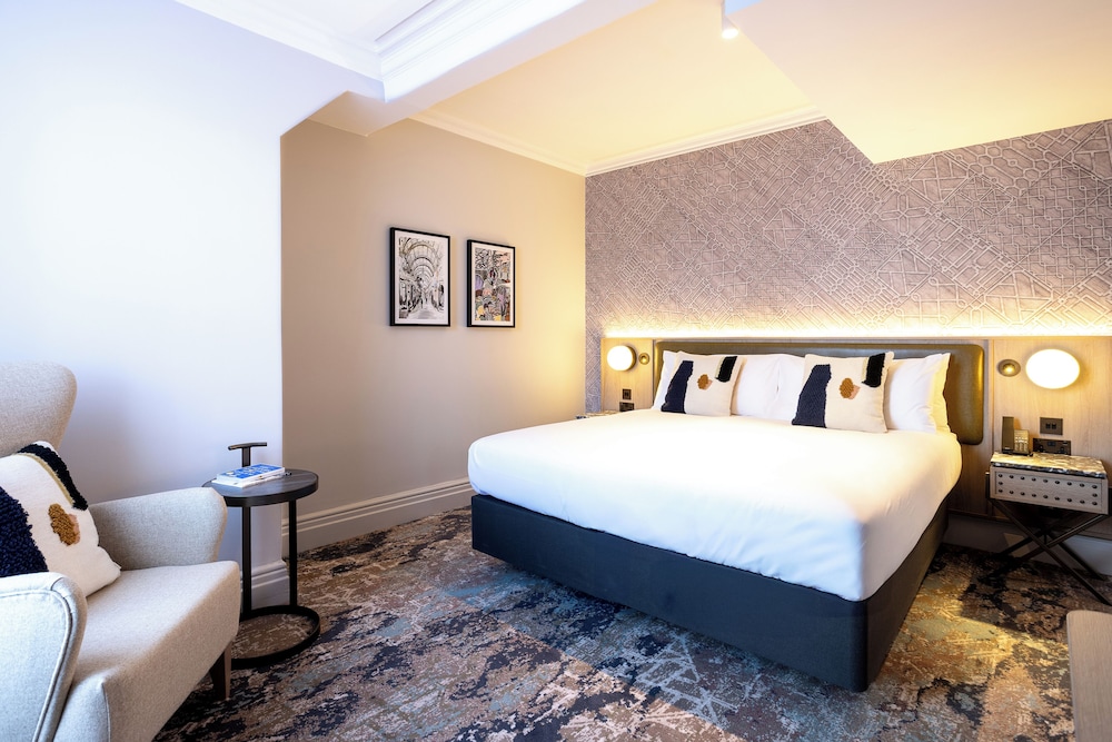 Newly Refurbished Premium Double Room - Photo 2