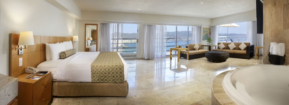 Senior Suite, 1 King Bed, Jetted Tub
