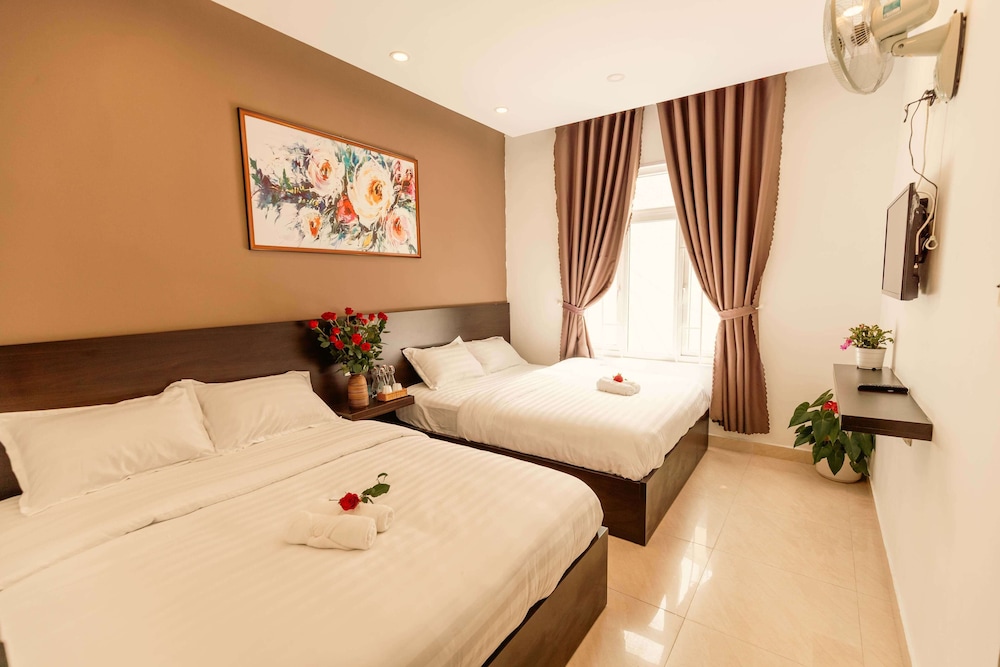 Standard Quadruple Room, City View