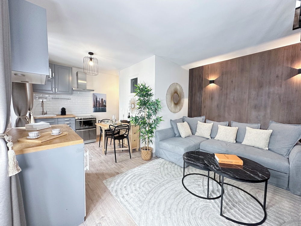Deluxe Duplex, City View