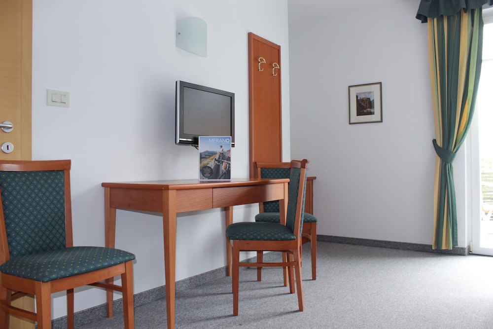 Basic Double Room photo 2