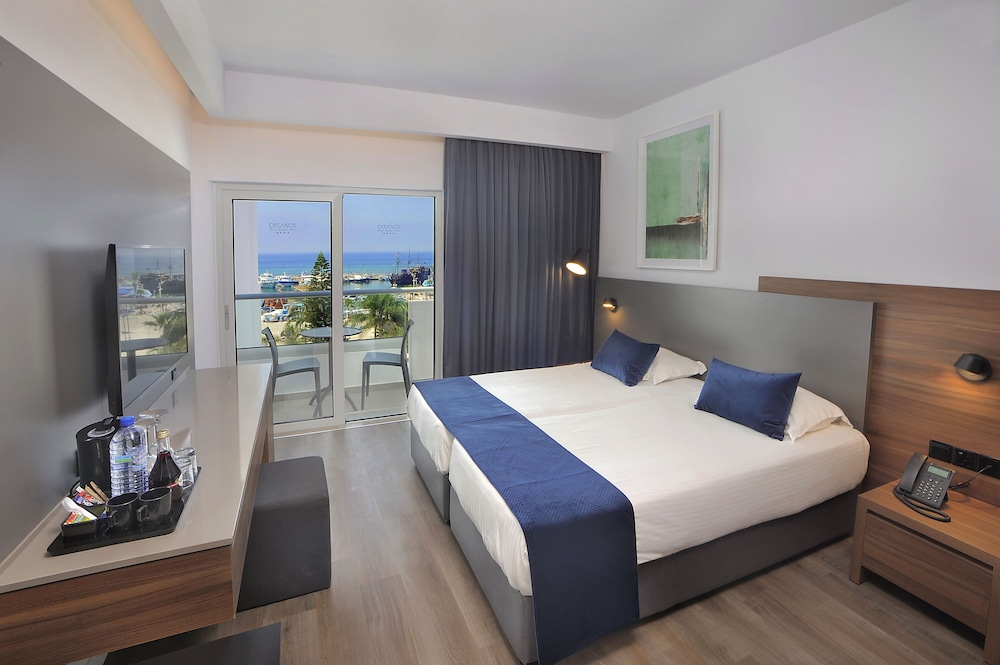Superior Room, Partial Sea View