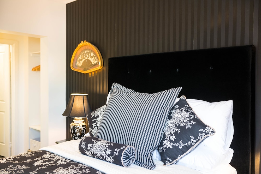 Signature Apartment, 1 Queen Bed photo 3