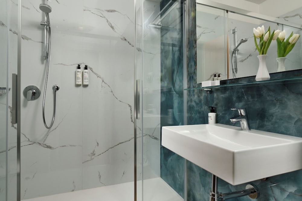 Standard Double or Twin Room, City View - Photo 5