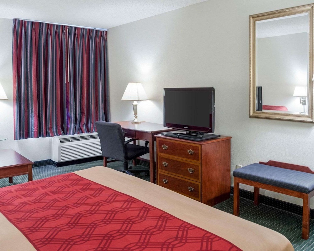 Standard Room, 1 King Bed, Non Smoking - Photo 3