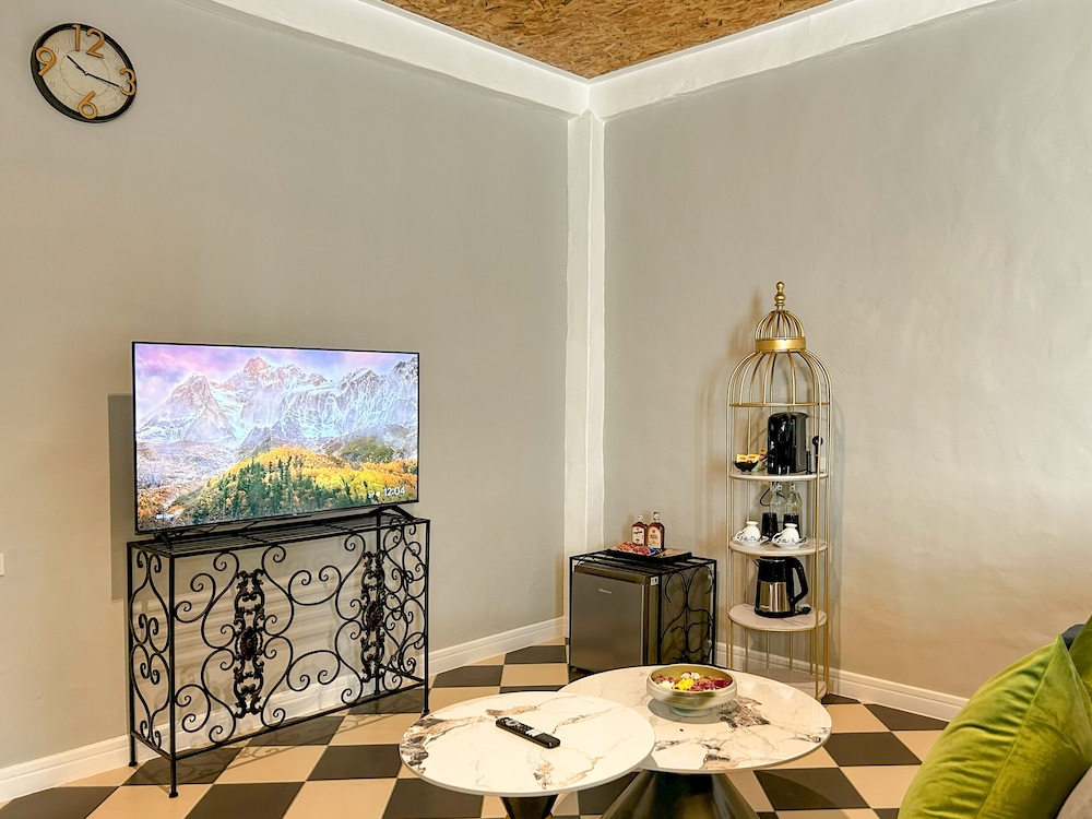 Executive Suite - Photo 6