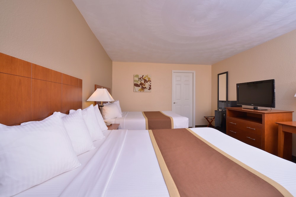 Standard Room, 2 Queen Beds, Non Smoking - Photo 2