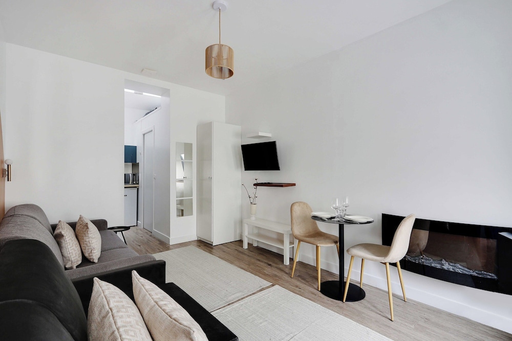 Apartment photo 2