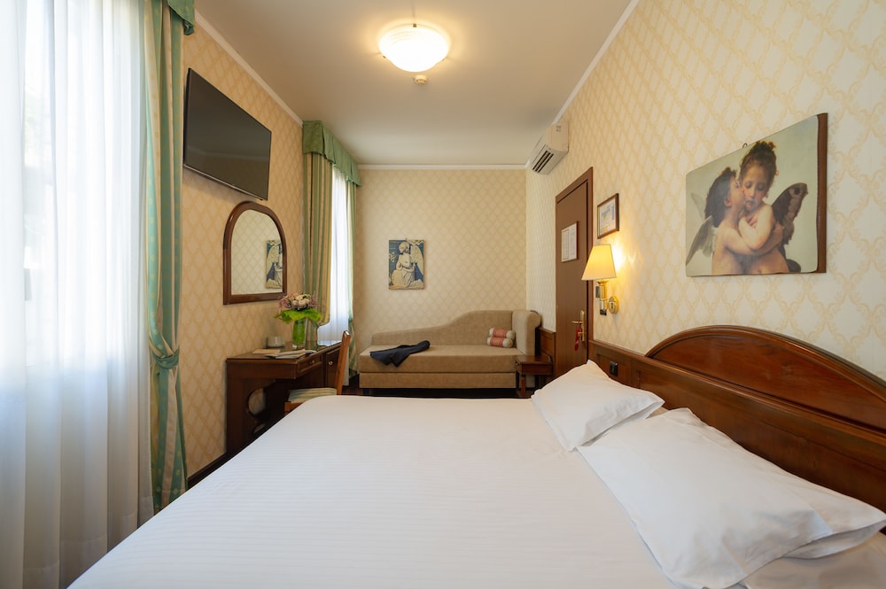Classic Triple Room photo 1