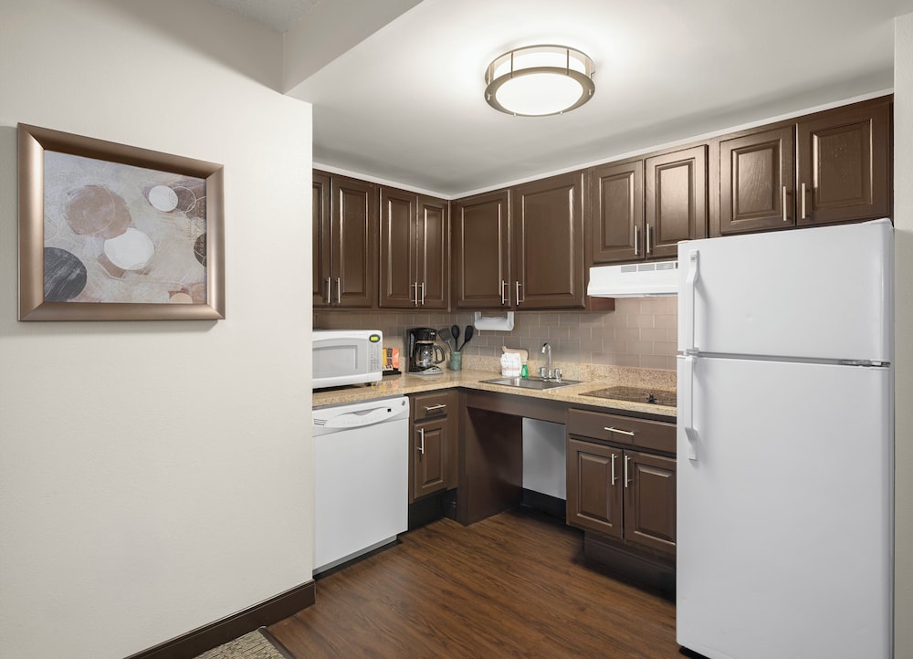 Suite, 1 Bedroom, Roll-in Shower, Kitchen (Communications Accessible)