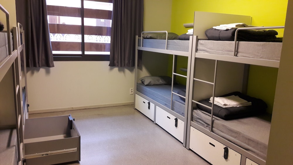 Dormitorio compartido, solo para hombres (una cama en habitación de 8).