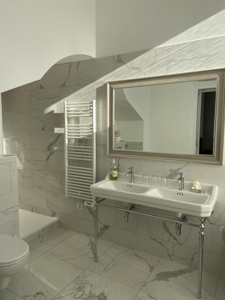 Deluxe Suite, Ensuite, Pool View (Charles Garnier) photo 3