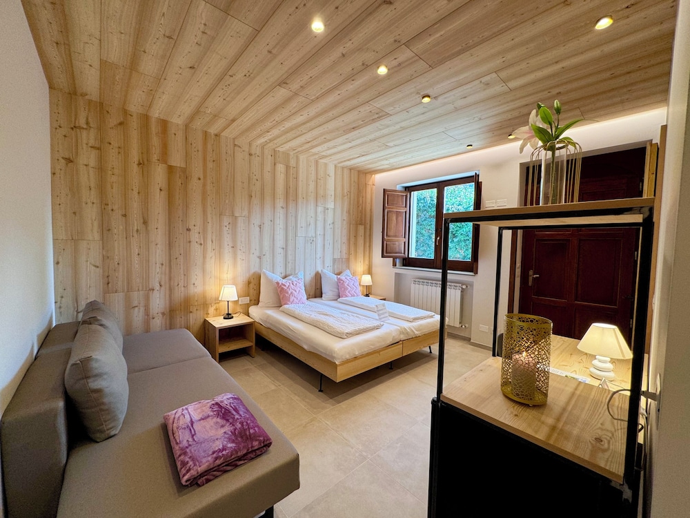 Triple Room, Ensuite photo 3