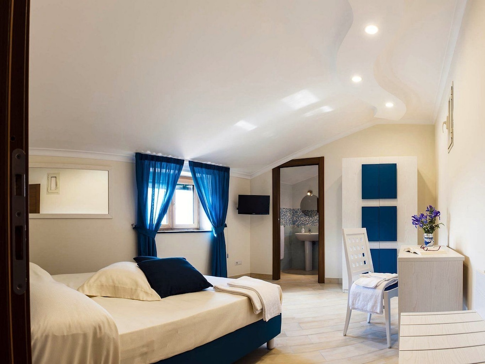 Comfort Double Room, Partial Sea View