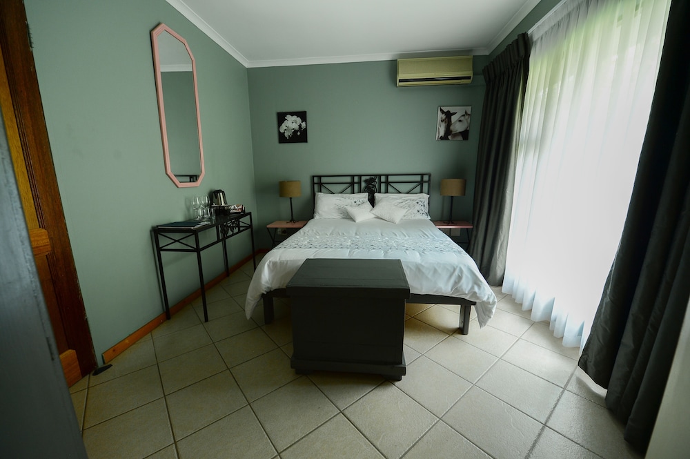 Bougainvillea Suite photo 2