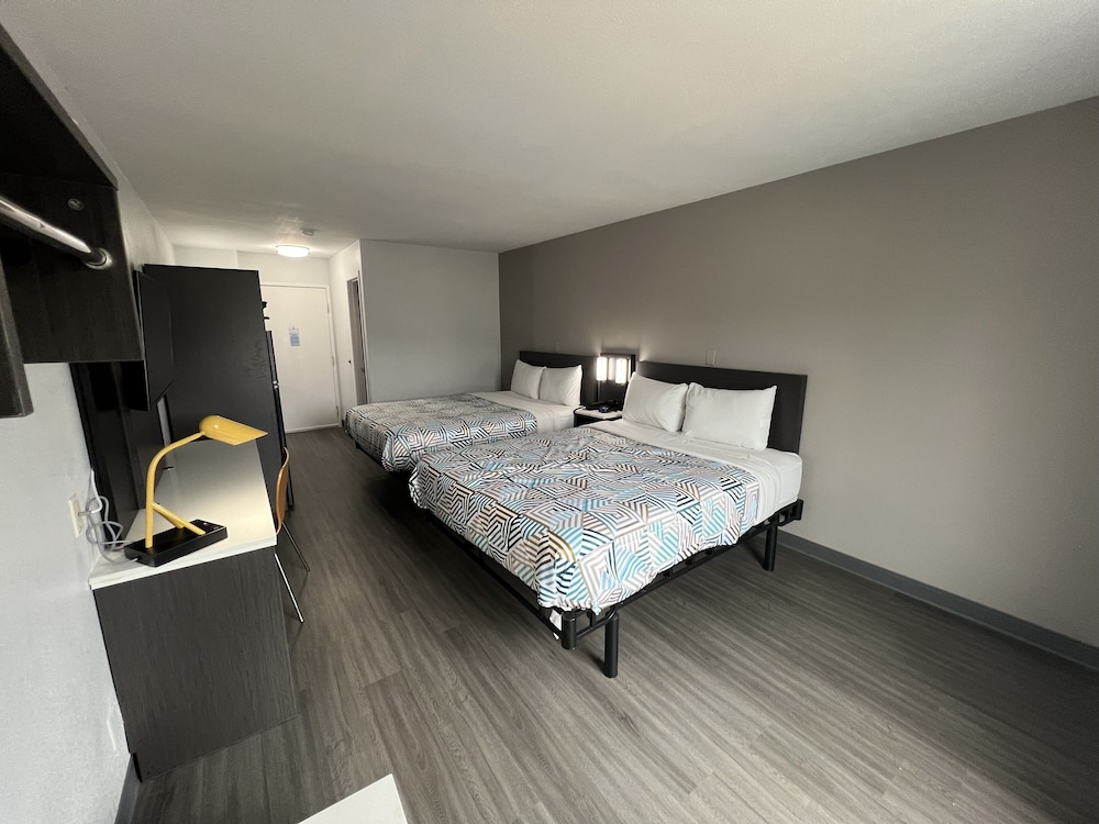 Standard Room, 1 Queen Bed, Non Smoking, Kitchenette - Photo 2