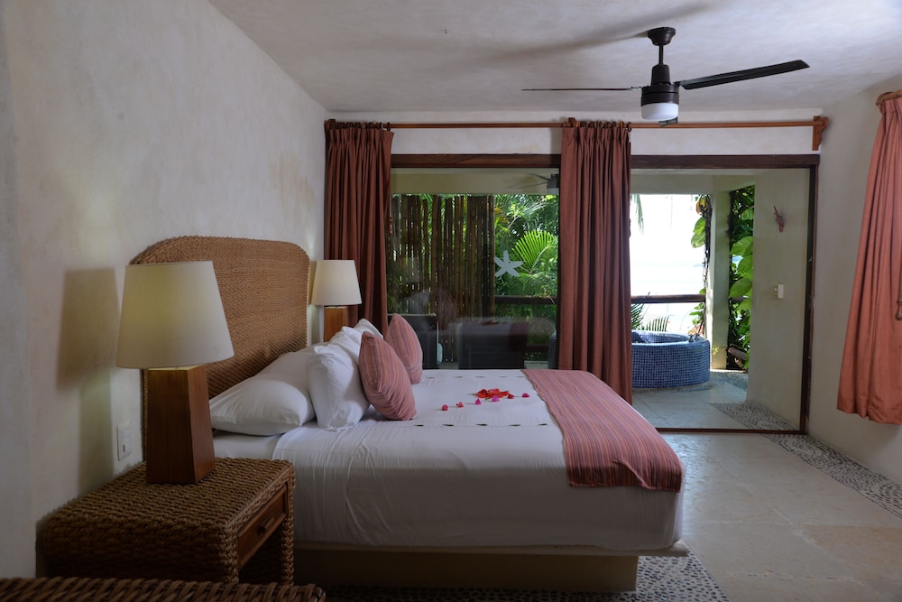 Room (Zihuatlan)