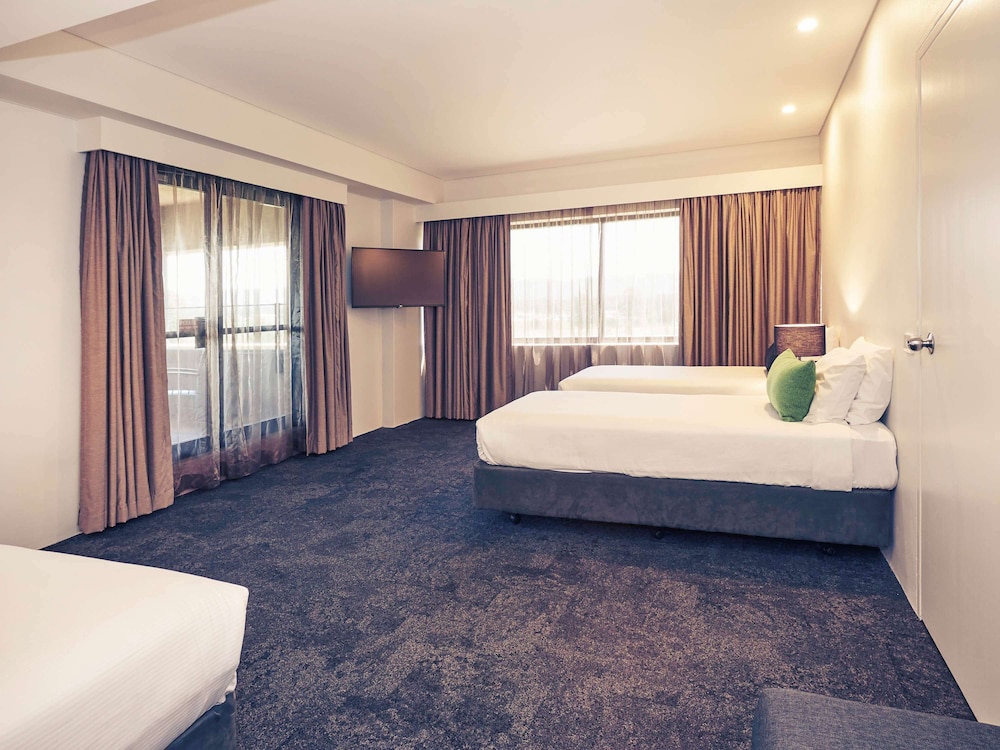 Deluxe Room (1 Queen Bed and 2 Twin Beds)