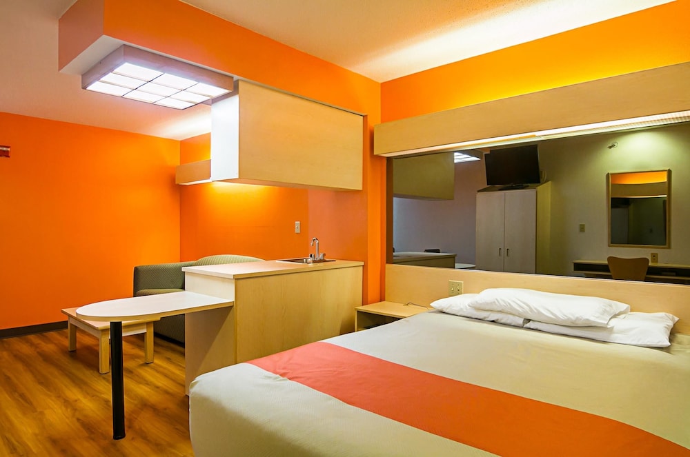 Standard Suite, 1 Queen Bed, Accessible, Non Smoking - Photo 2