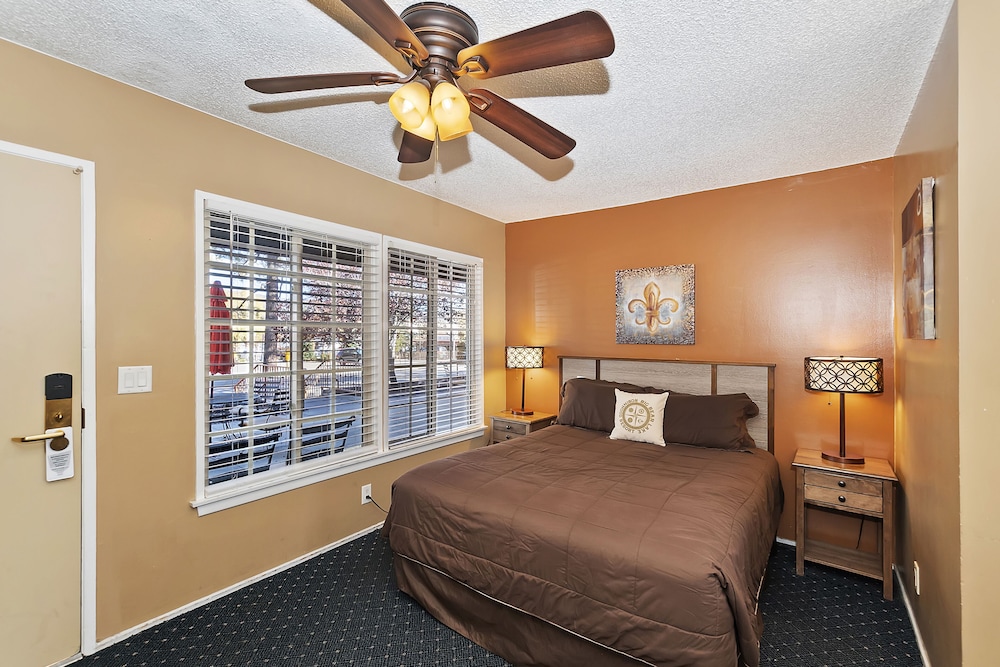 Standard Room, 1 Queen Bed - Photo 2