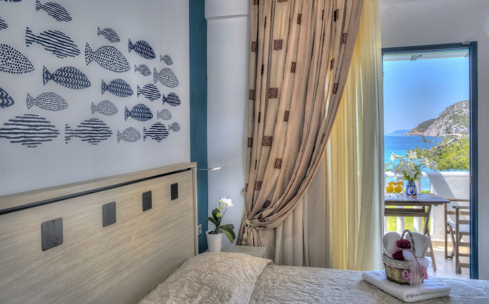 Double or Twin Room, Sea View, Beachfront, photo 6