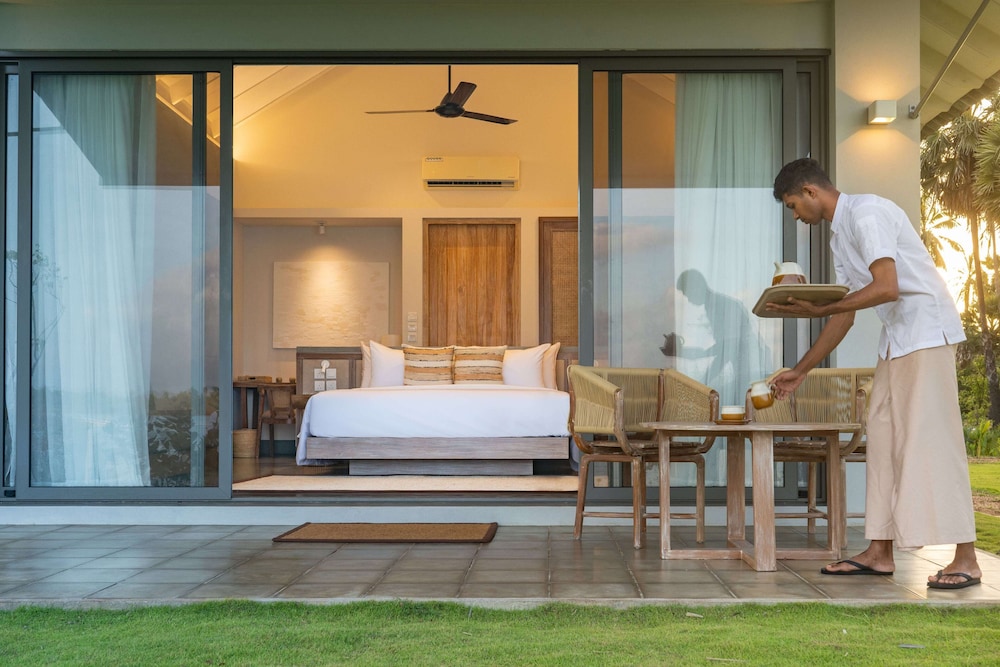 Luxury Villa, 1 King Bed, Non Smoking, Lagoon View photo 2
