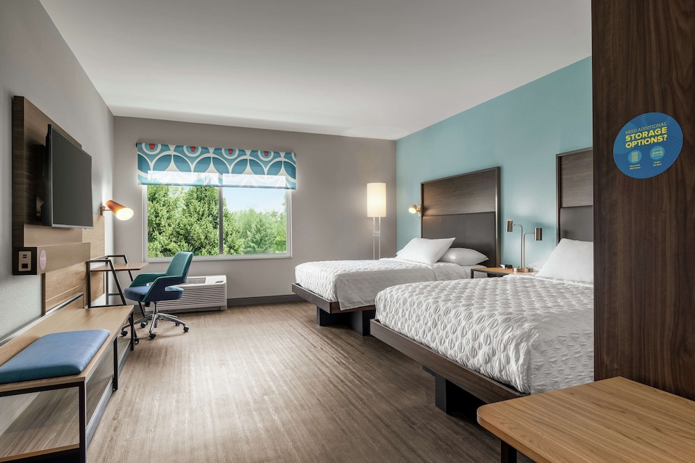 Room, 2 Queen Beds, Accessible (Roll-In Shower, Mobility & Hearing) photo 3