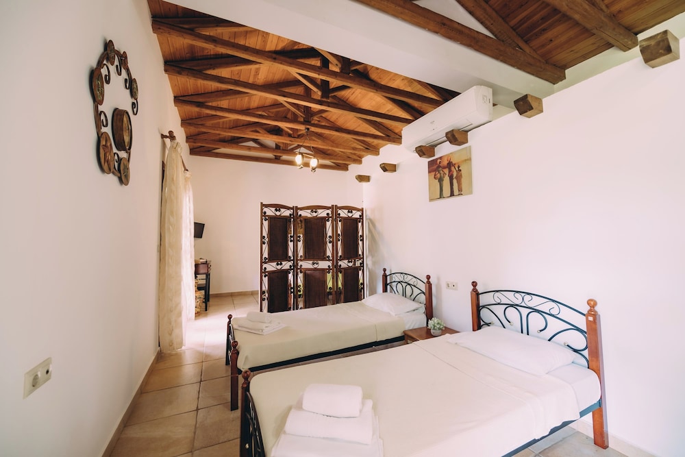 Family Apartment, 1 Bedroom (Trikalioti'S Lush Estate Apt Afrodity) photo 1