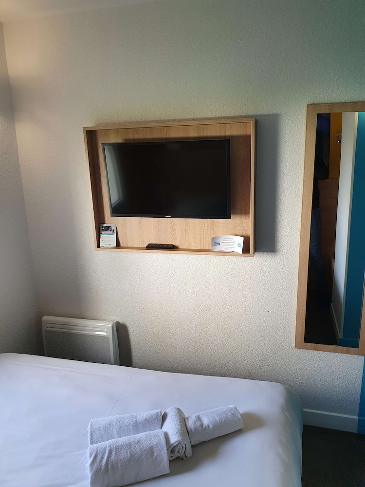 Standard Room, 2 Twin Beds - Photo 14