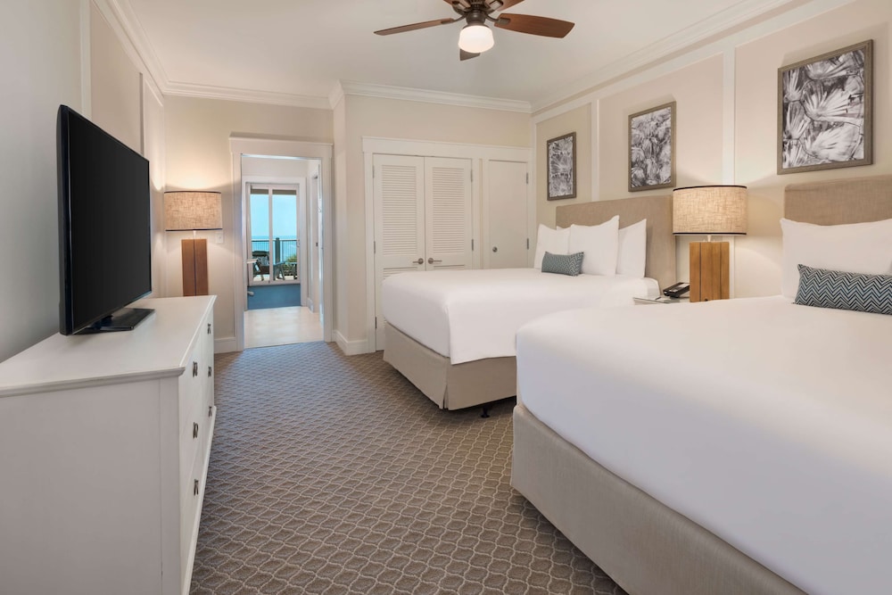Club Suite (Club Floor Ocean Club Two Queen) photo 1