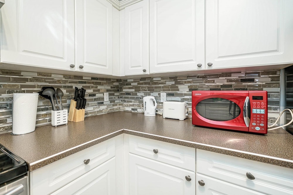 Cozy Condo w Parking Wifi Coffee - 5min2stampede, Billede 14