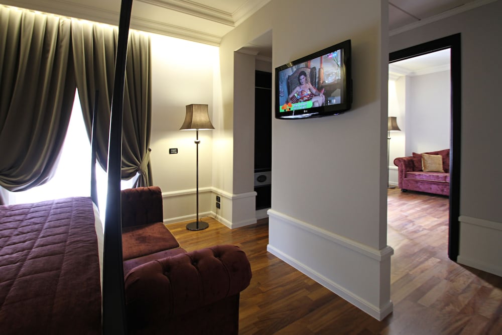 Luxury Suite, 1 Bedroom - Photo 1