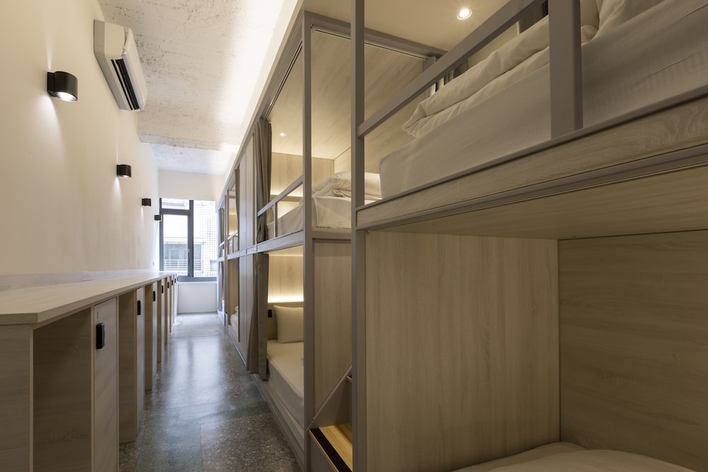 1 Beds in 8 Beds Mixed Dormitory