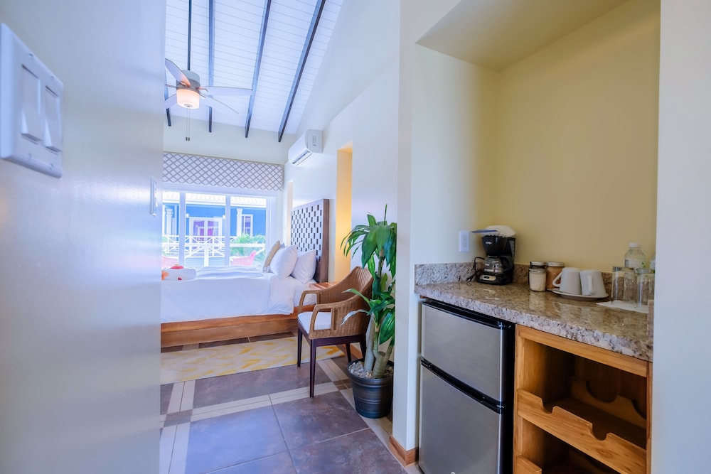 Condo, 3 Bedrooms, Oceanfront photo 2