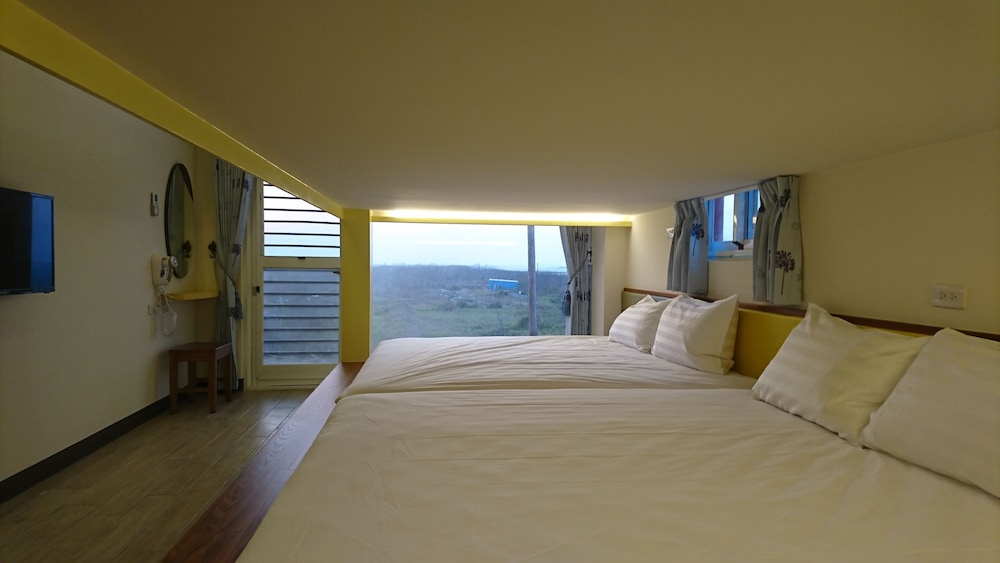 Family Room, Ocean View photo 1