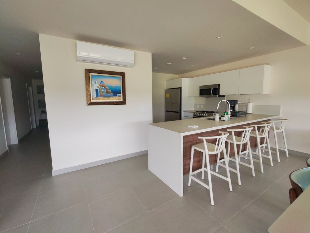 Premium Condo, 4 Bedrooms, Partial Ocean View, Garden Area