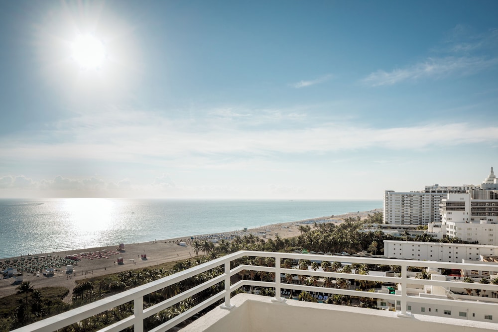 Suite, 1 King Bed, Balcony, Oceanfront - Photo 4