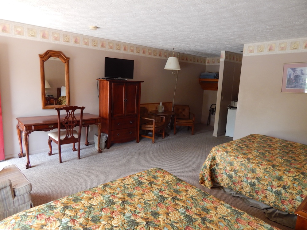 Standard Room, 2 Queen Beds photo 1