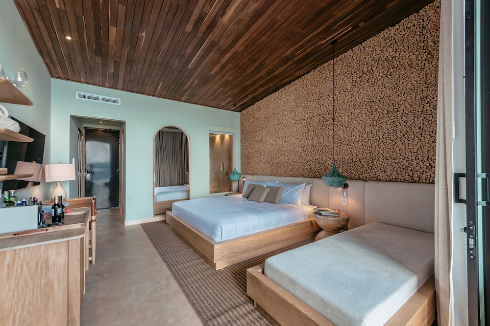 Junior Suite, 1 King Bed with Sofa bed, Lake View (Balcony) photo 1