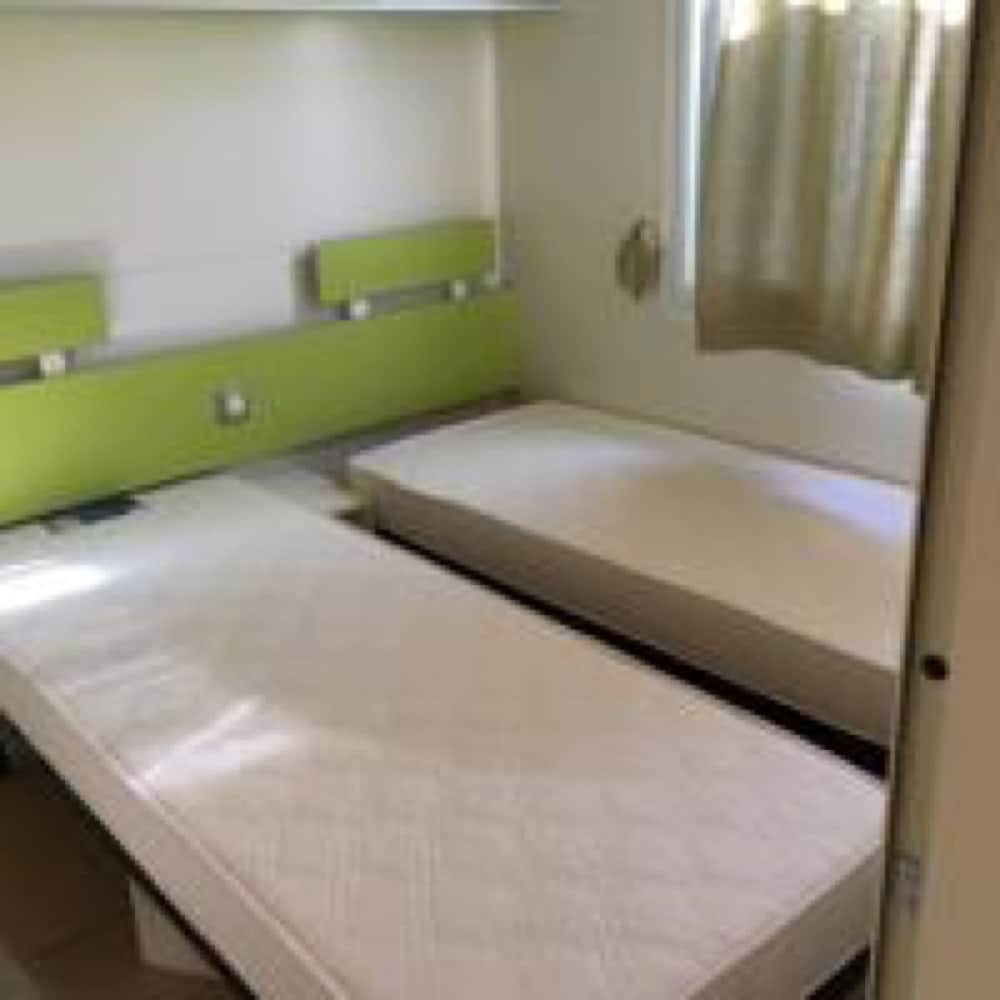 Mobile Home, 2 Bedrooms (14 b)