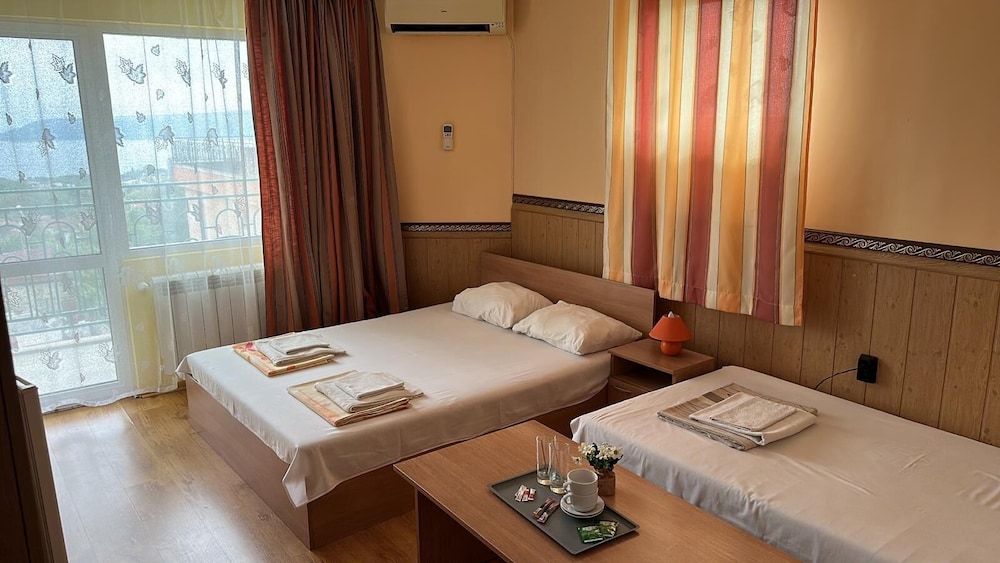 Family Triple Room photo 2
